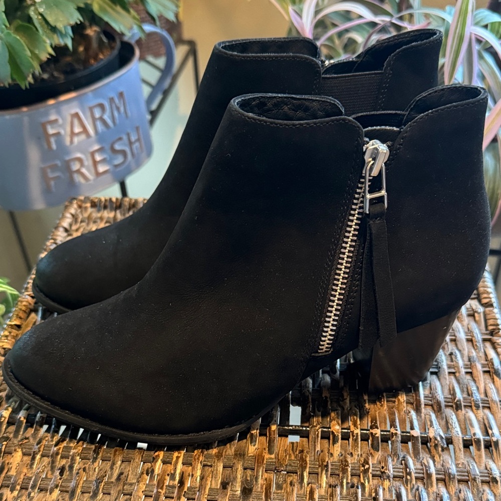 VIONIC Sterling Black Suede Arch Support Ankle Booties Women’s Size 7‎ Wide